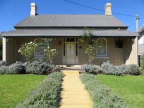 Houses in Goulburn